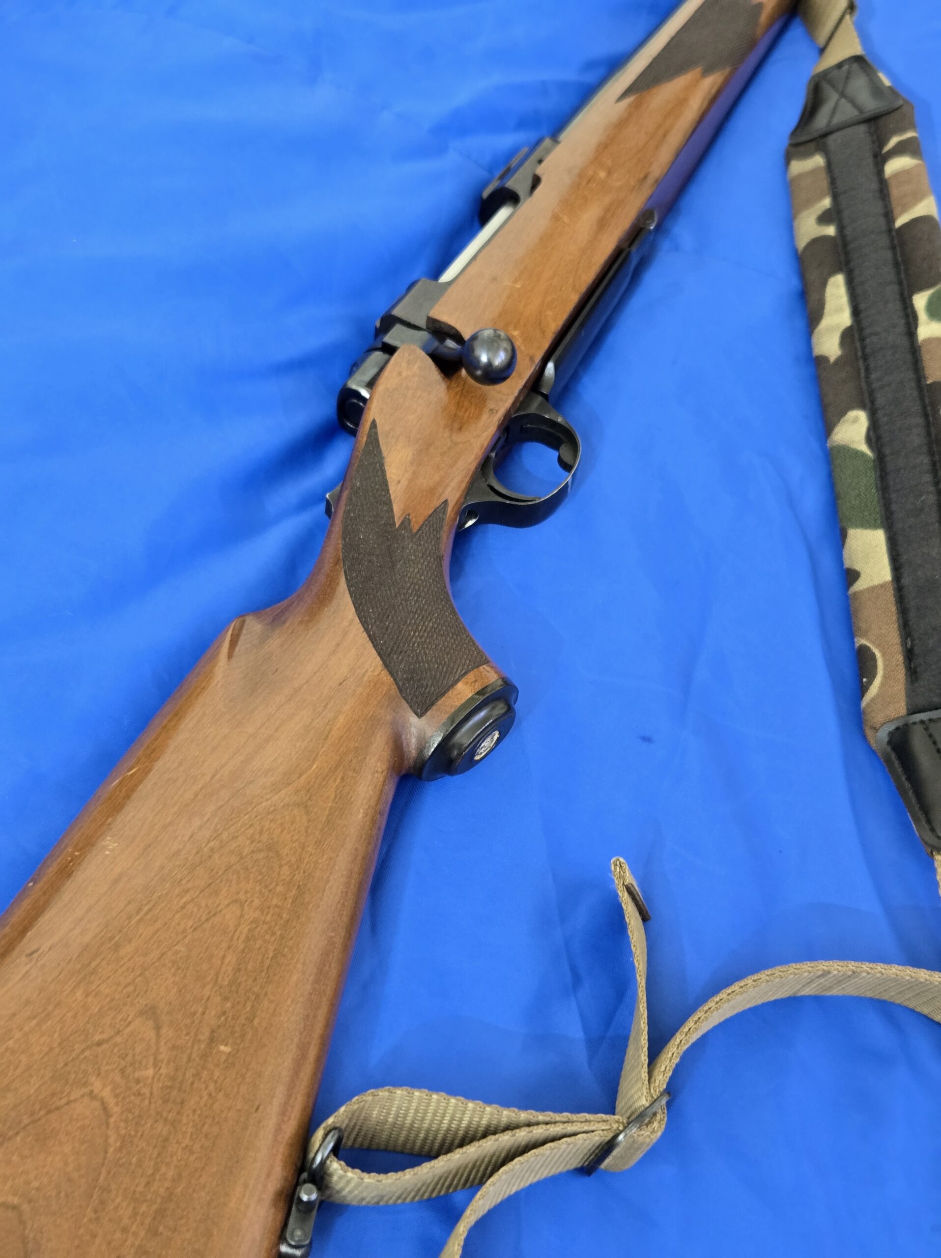 Built for Clean Shots and Quiet Confidence — Ruger M77 Bolt Rifle in 6mm Remington (24" Barrel) - Image 2